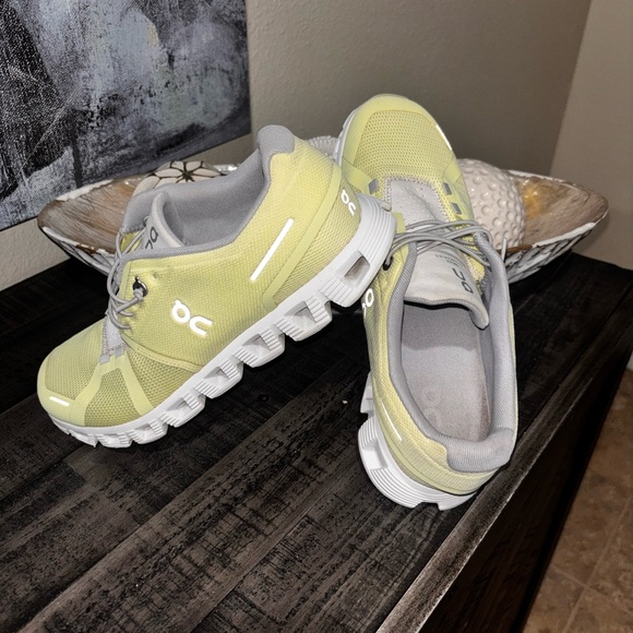 On Cloud 5 running shoes in "Hay/Frost" W SZ9 - Picture 7 of 13